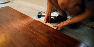 Van laminaatvloer tot marmoleum: Welke vloer past het beste bij jouw huis?